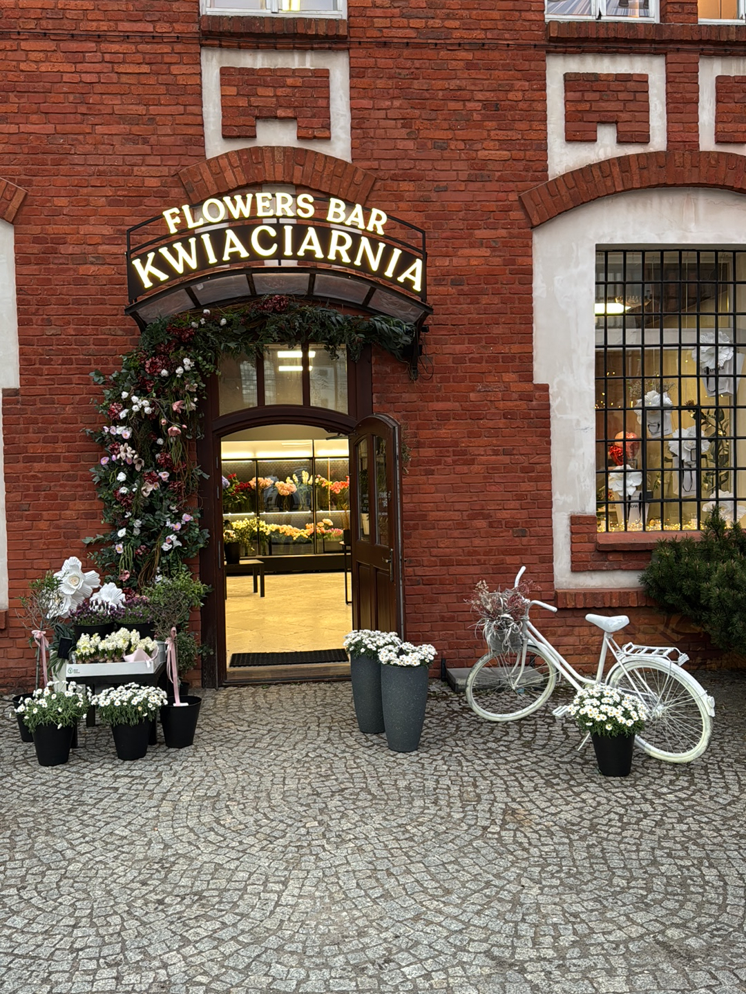 Flowers Bar - Flowers & Kwiaciarnia — Florist